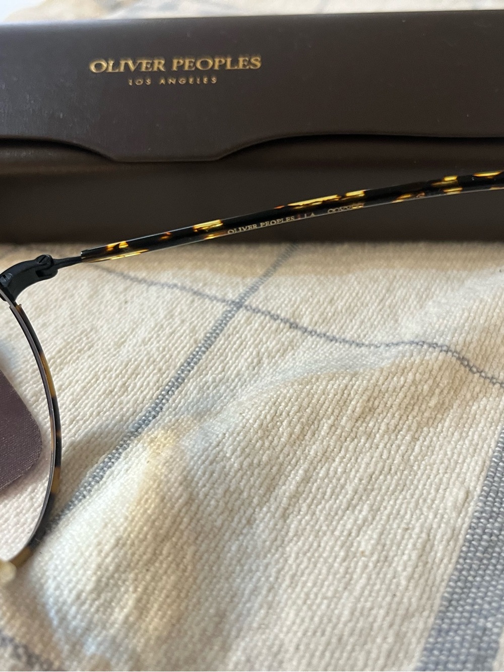 Oliver people’s round frame glasses with case cleaning cloth and carrier case - Picture 7 of 7